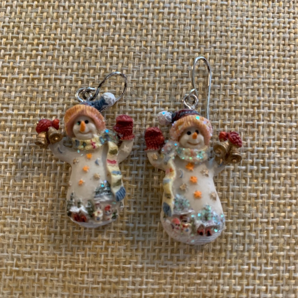 Adorable vintage snowman earrings with snow scene - Picture 7 of 7